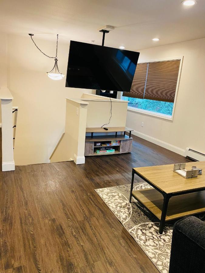 Beautiful 2 Bedroom 1 Bath Apartment With Private Garage أنكوراج المظهر الخارجي الصورة