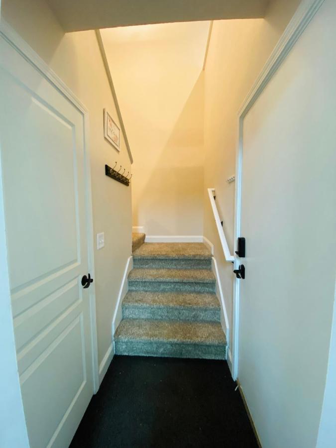 Beautiful 2 Bedroom 1 Bath Apartment With Private Garage أنكوراج المظهر الخارجي الصورة